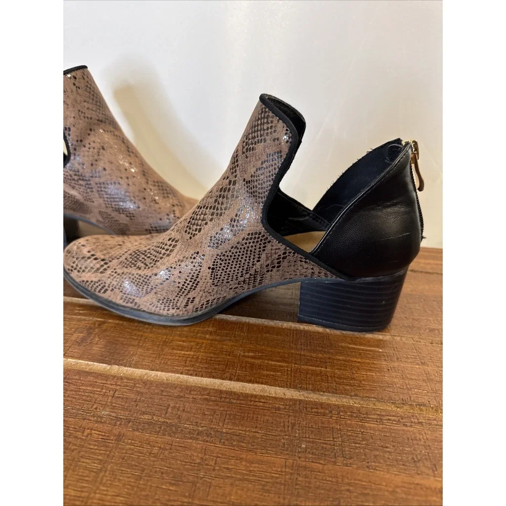 Andrew Geller Ankle Boots  Women's Size 7.5‎ M Black & Brown Zip Up Animal Print